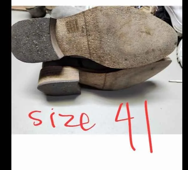 Boots suede excellent condition image indicator(2)