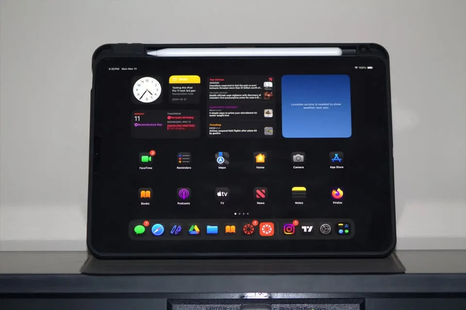 iPad Pro 11 inch 2nd Gen (128GB) with Case & Apple Pencil image indicator(2)