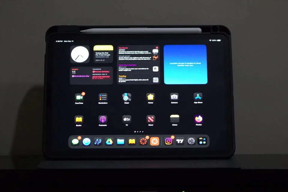 iPad Pro 11 inch 2nd Gen (128GB) with Case & Apple Pencil image indicator(3)