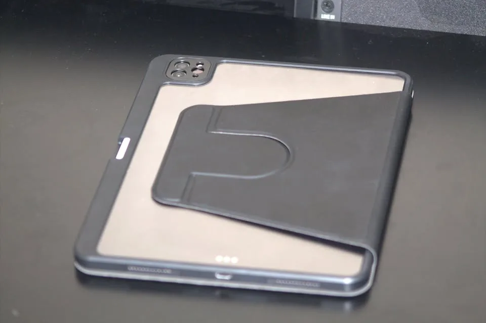 iPad Pro 11 inch 2nd Gen (128GB) with Case & Apple Pencil image indicator(6)