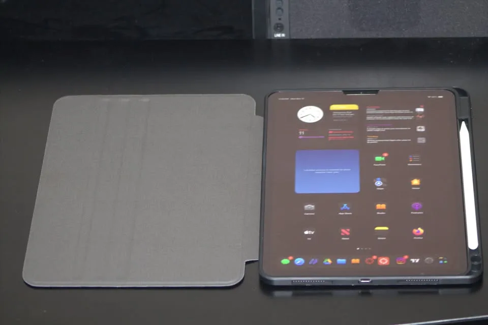 iPad Pro 11 inch 2nd Gen (128GB) with Case & Apple Pencil image indicator(7)