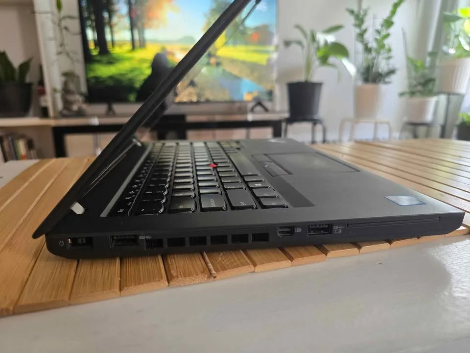 LAPTOP FOR WORK/STUDY: i7-6600U, 8GB, 256GB SSD image indicator(5)