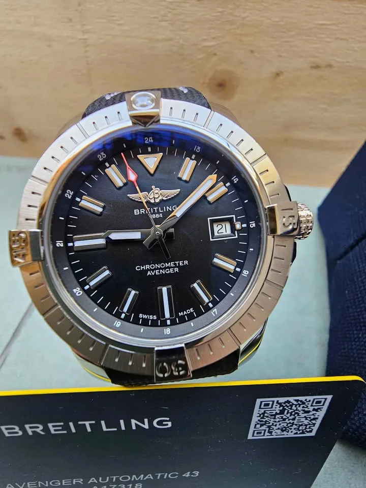 Breitling Avenger Automatic 43 image indicator(2)