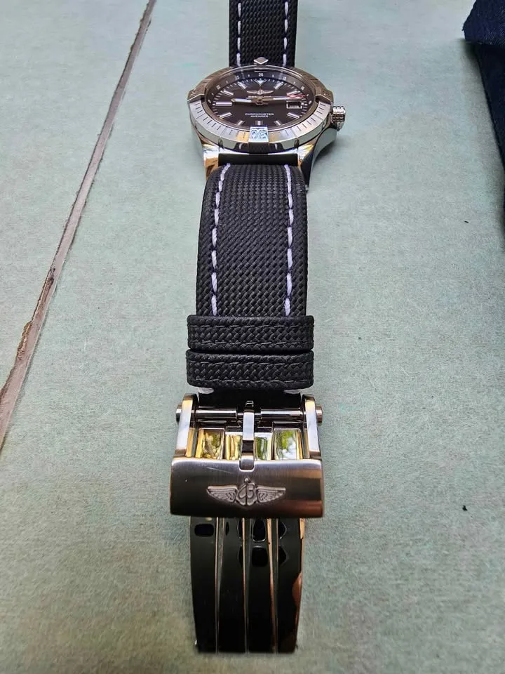 Breitling Avenger Automatic 43 image indicator(7)