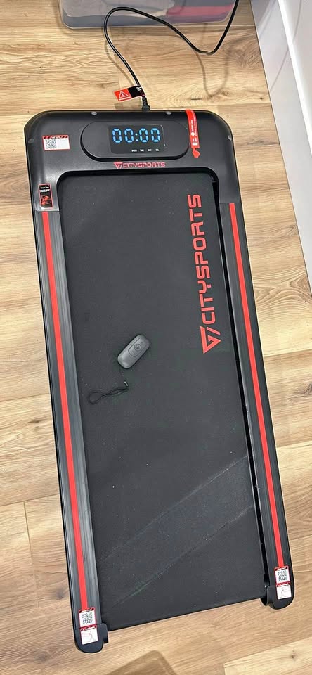 Walking pad/ treadmill