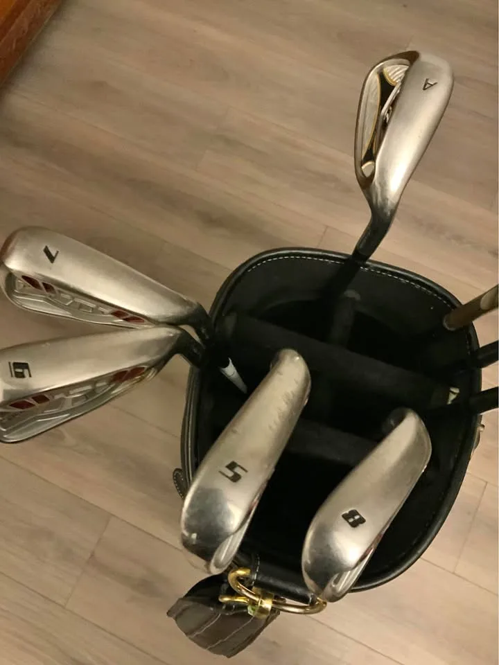 TaylorMade ball stick and Pu ball bag thumbnail