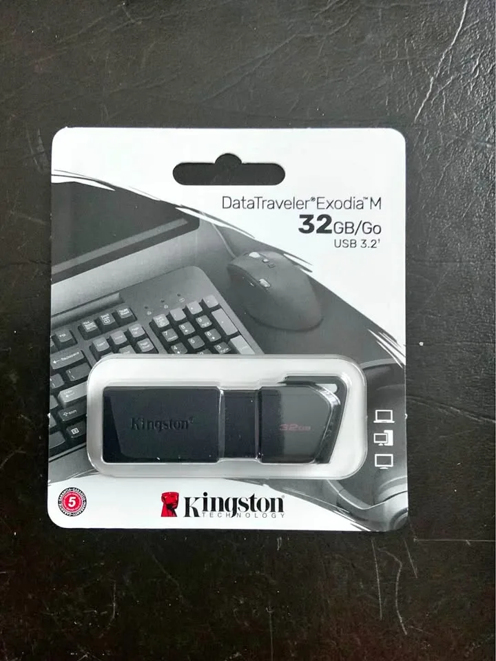 Kingston DataTraveler 32GB/GO USB 3.2 Drive thumbnail