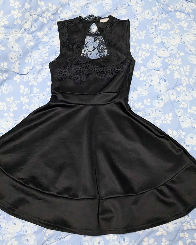 Black Lace and Strapless Floral Dresses - photo 2