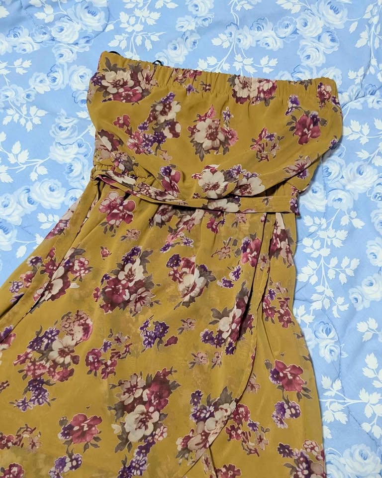 Black Lace and Strapless Floral Dresses - photo 3