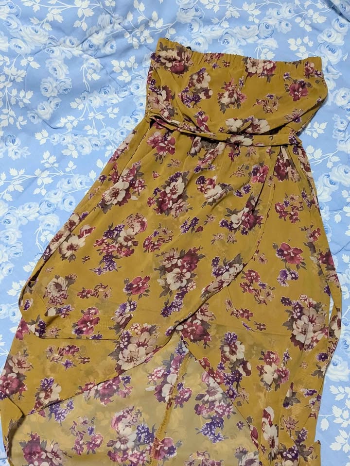 Black Lace and Strapless Floral Dresses - photo 4