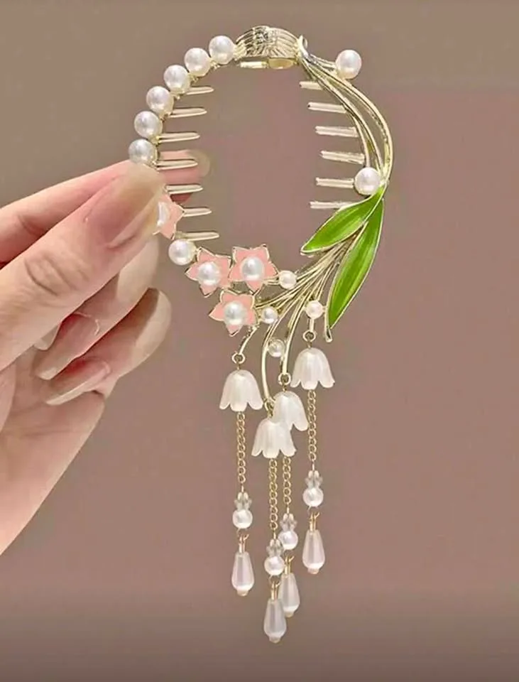 Round Claw Clip for Buns thumbnail