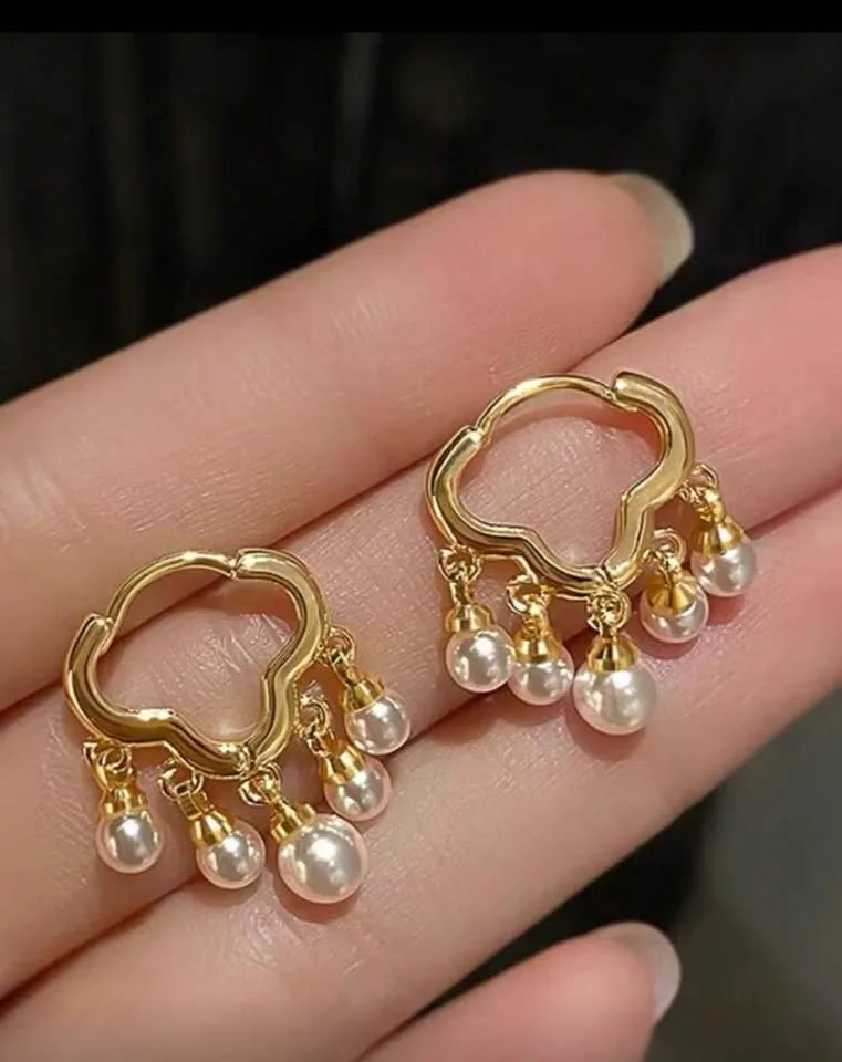 Small Chandbali/ Golden Pearls Earrings image indicator(2)