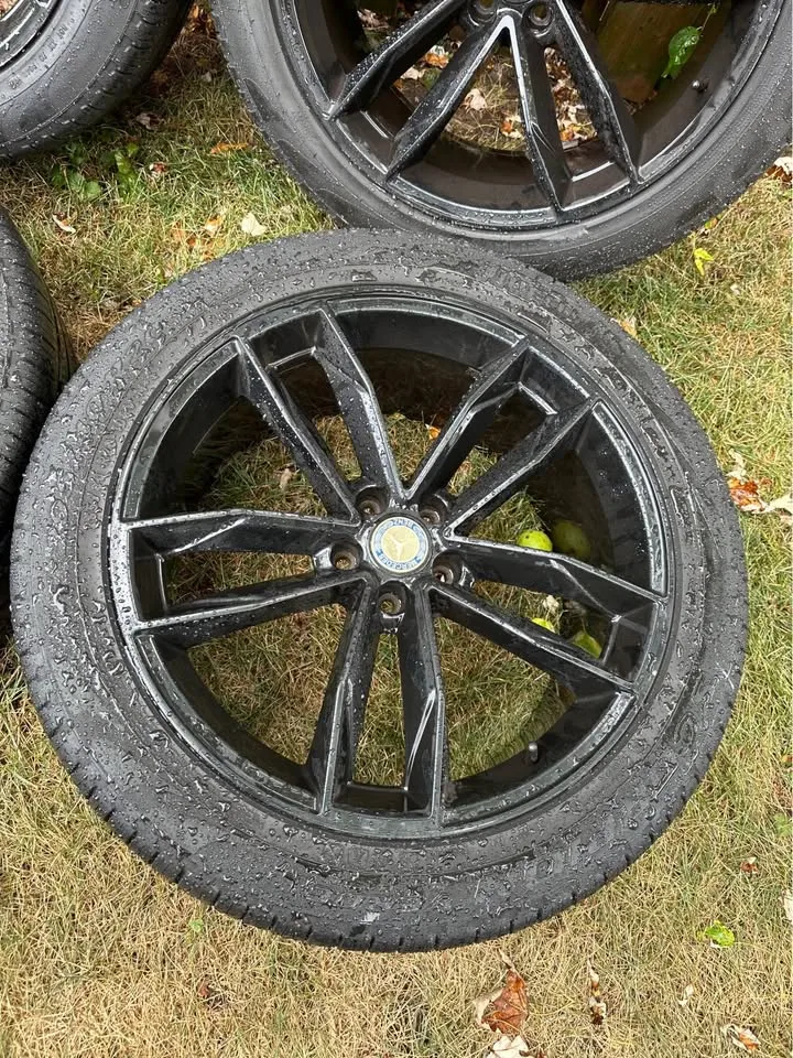 20” Staggered Mercedes GLE Rims on Pirelli All Season Tires image indicator(2)