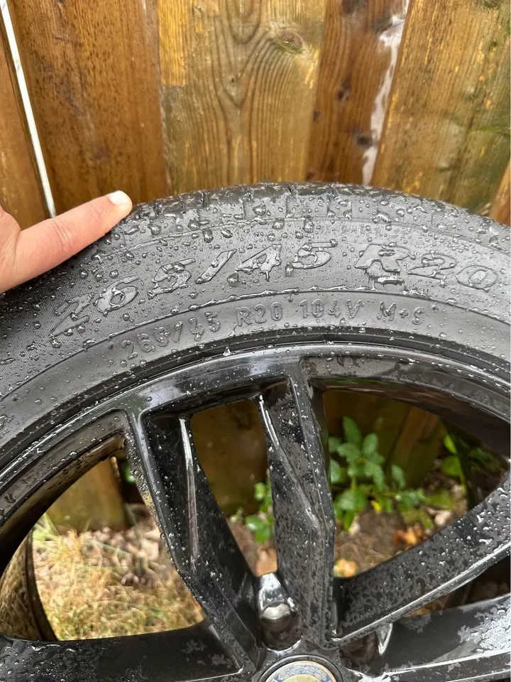 20” Staggered Mercedes GLE Rims on Pirelli All Season Tires image indicator(5)