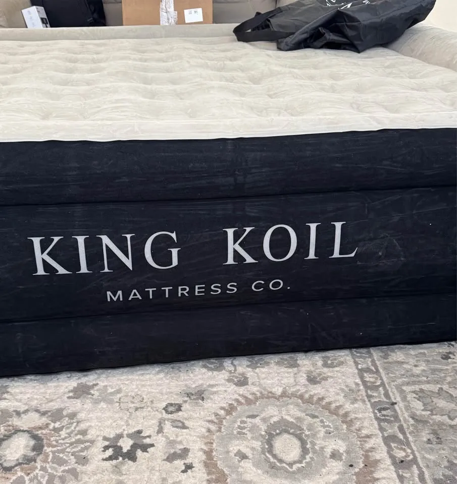 King Koil Luxury King Air Mattress – Like New! image indicator(4)