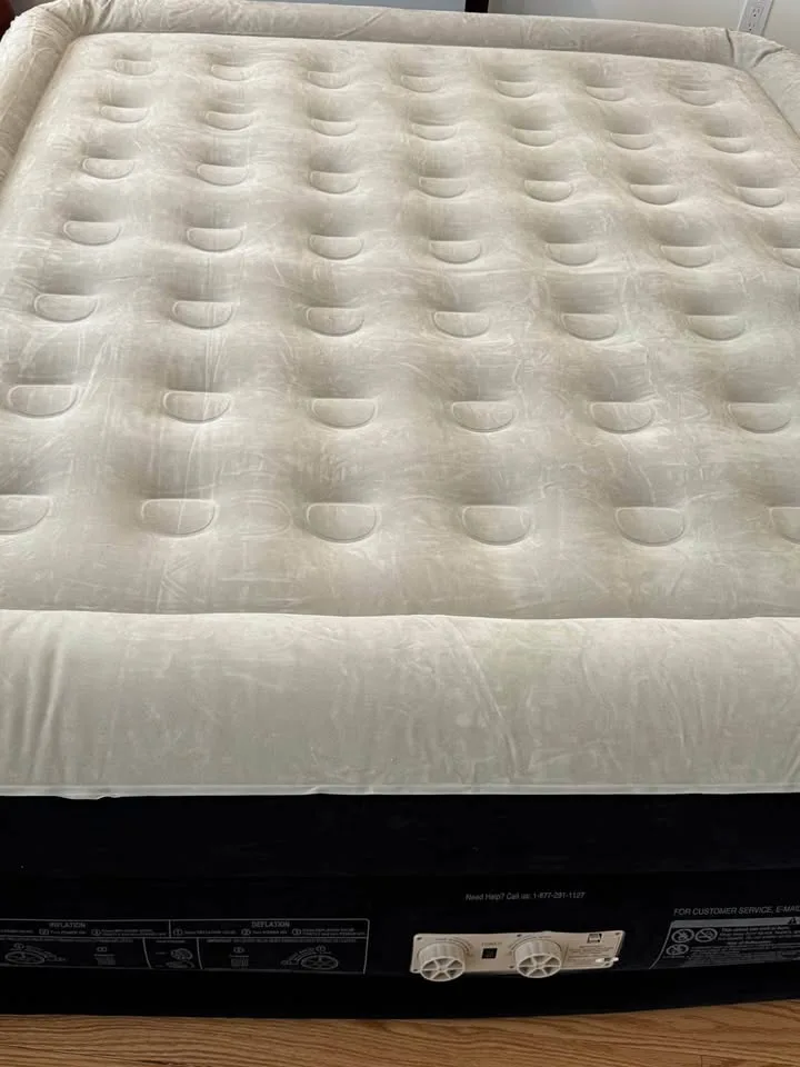 King Koil Luxury King Air Mattress – Like New! image indicator(6)