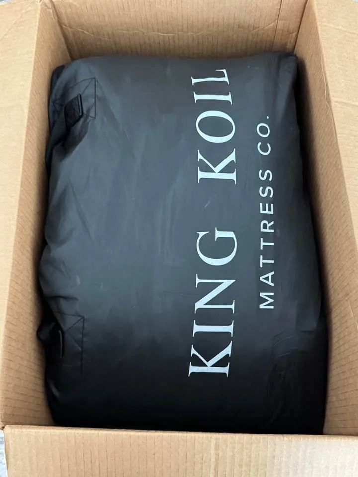 King Koil Luxury King Air Mattress – Like New! image indicator(8)
