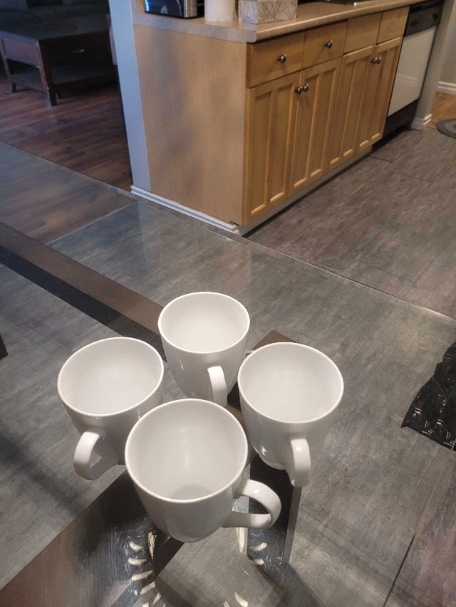 4 white cups