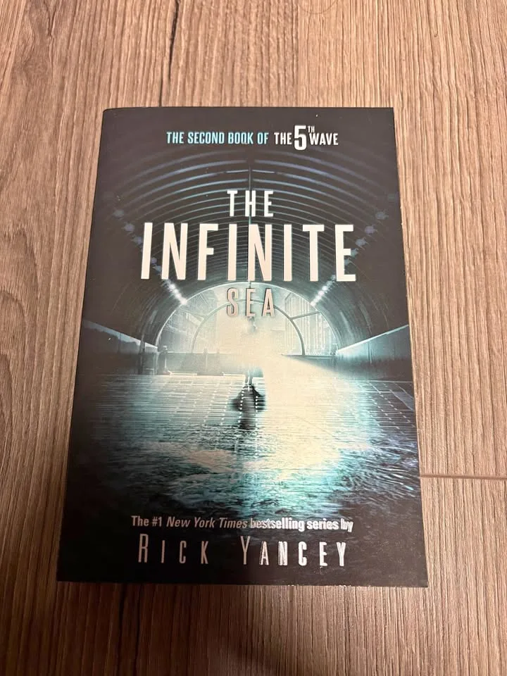 The Infinite Sea by Rick Yancy thumbnail