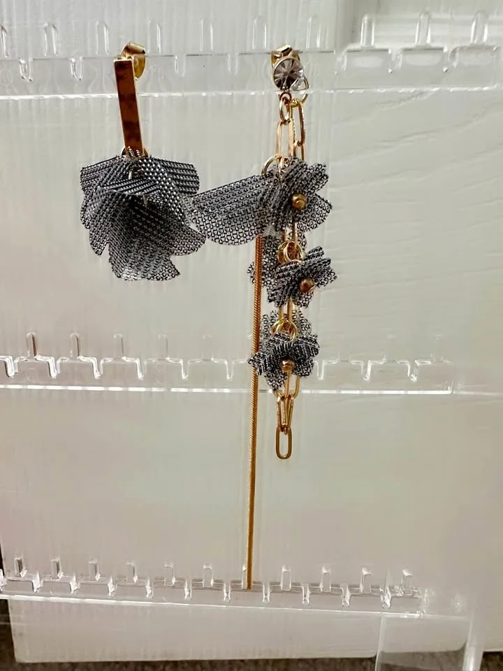 Used earrings thumbnail