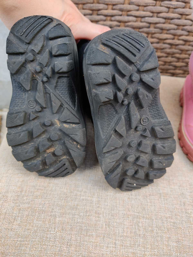 Kids Snow Boots - Two Pair Sizes 5 & 6 - photo 5