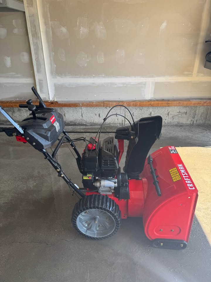 Craftsman snow blower 24 inch 2 stage - photo 2