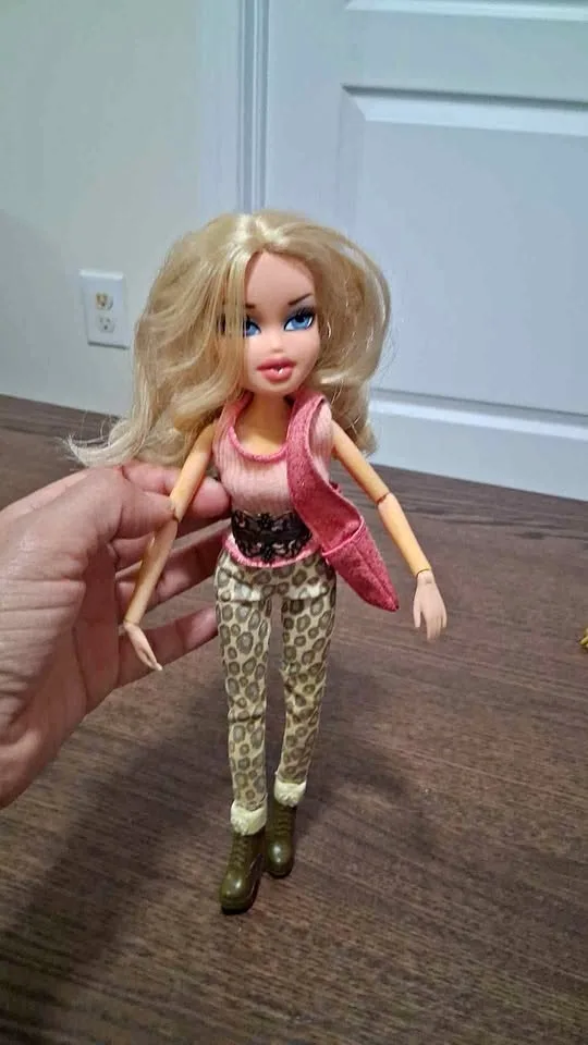 Bratz Dolls Cloe Authentic Collectible thumbnail