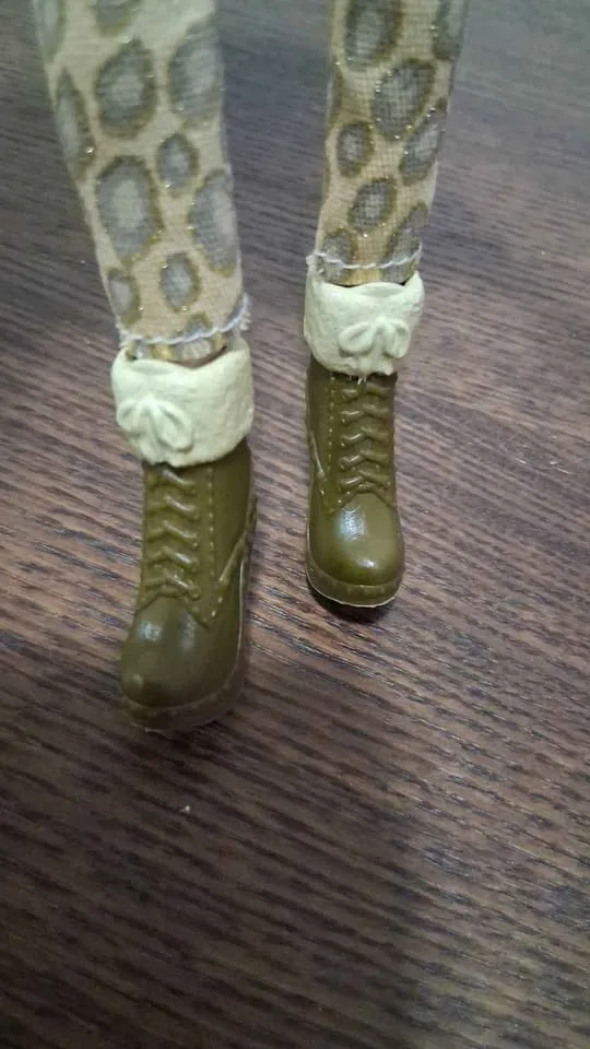 Bratz Dolls Cloe Authentic Collectible image indicator(3)