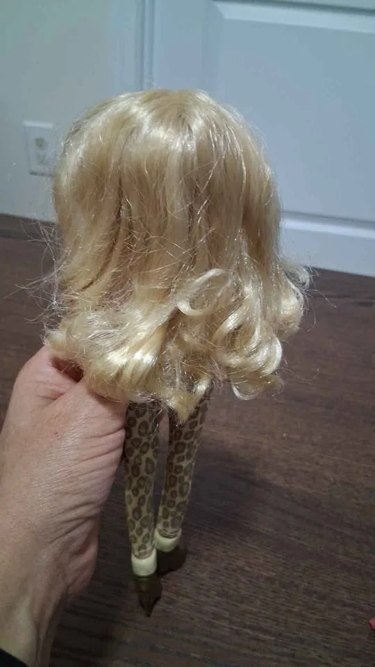 Bratz Dolls Cloe Authentic Collectible image indicator(6)