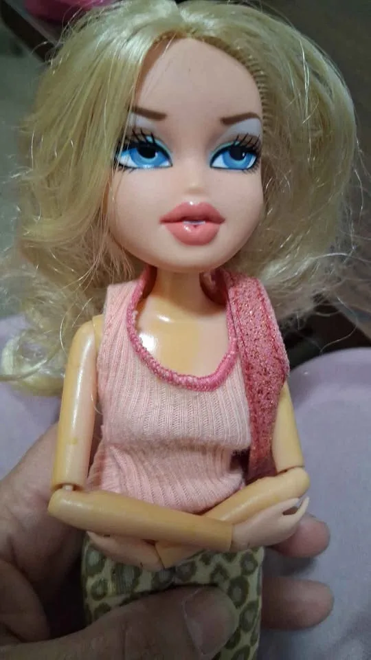 Bratz Dolls Cloe Authentic Collectible image indicator(7)