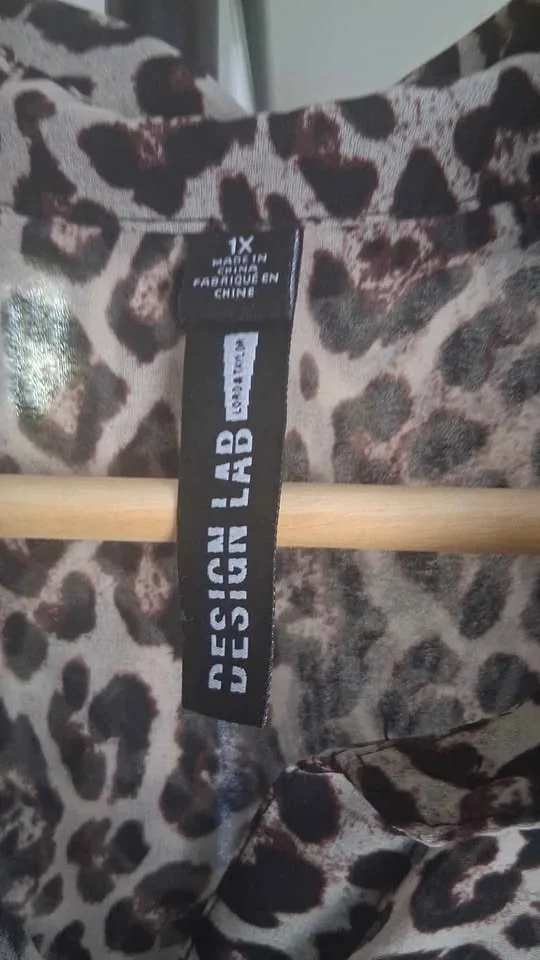 Leopard Print Blouse Top Women's Size 1X design Lab image indicator(2)