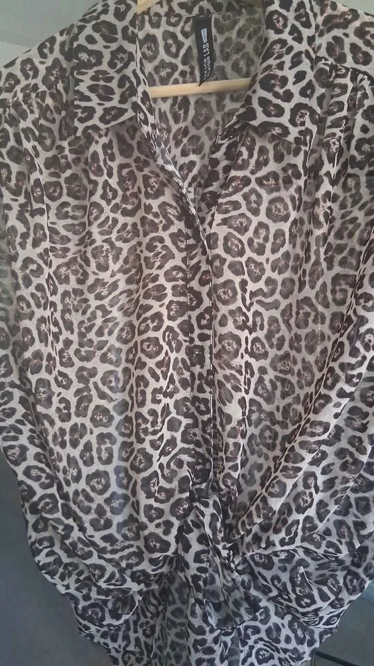Leopard Print Blouse Top Women's Size 1X design Lab image indicator(3)