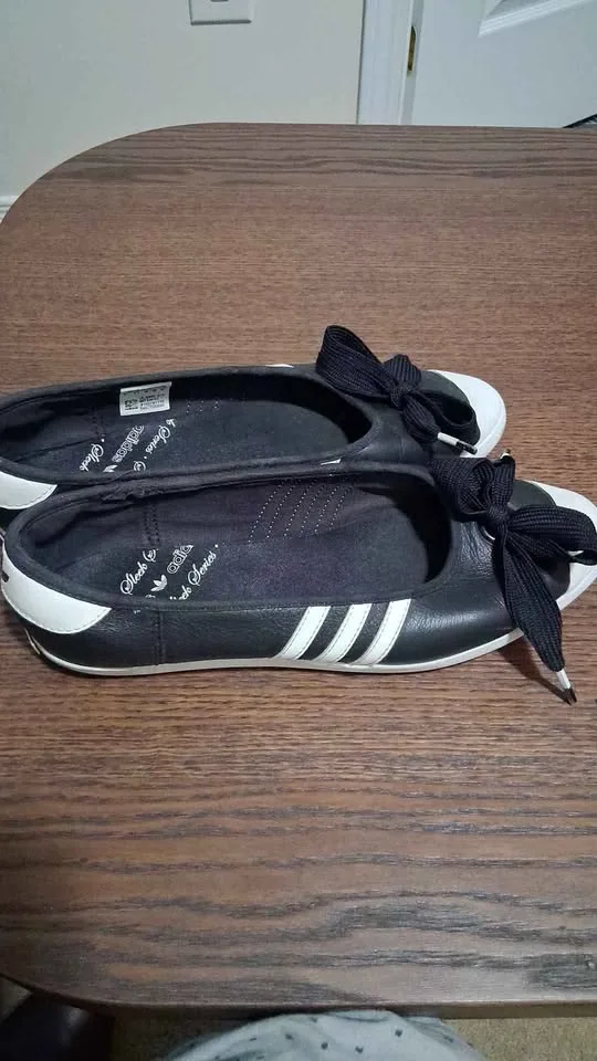 Adidas - Adriana Valerina, size 8 image indicator(3)