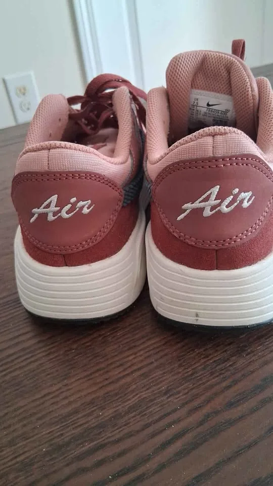 Women's Nike Air Max SC Red Stardust Size 7.5 image indicator(2)