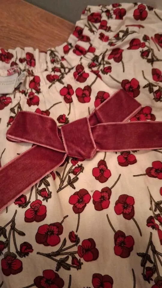 EPK Designed In France Girls Size 10 Floral Dress image indicator(4)