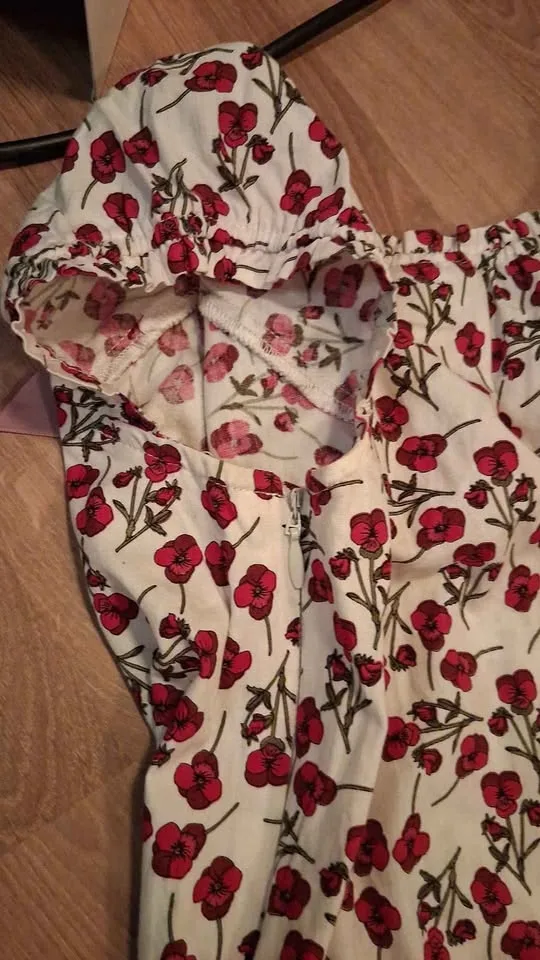 EPK Designed In France Girls Size 10 Floral Dress image indicator(6)