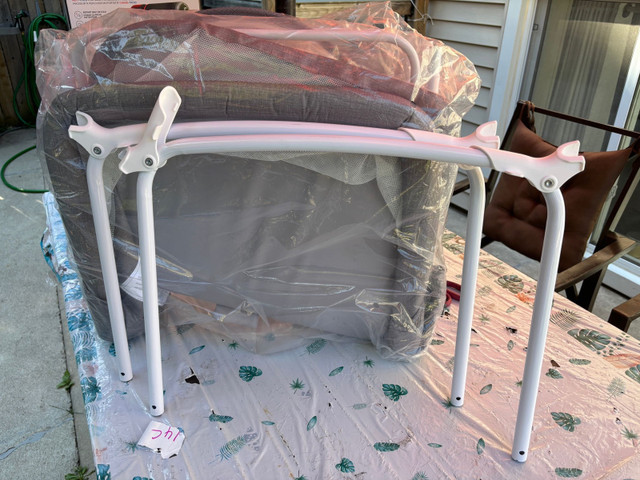 Cosco Bassinet - photo 2