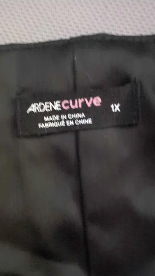 Black plus 1X dress image indicator(2)