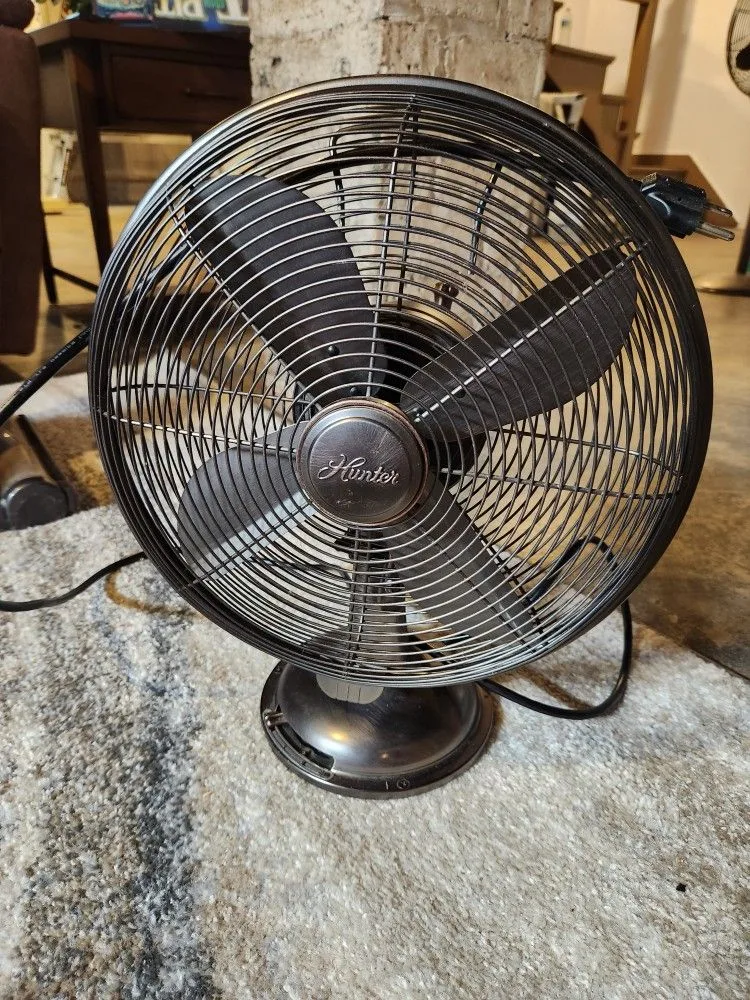 Hunter Fan Oscillating Table Fan - works! 14" diameter thumbnail