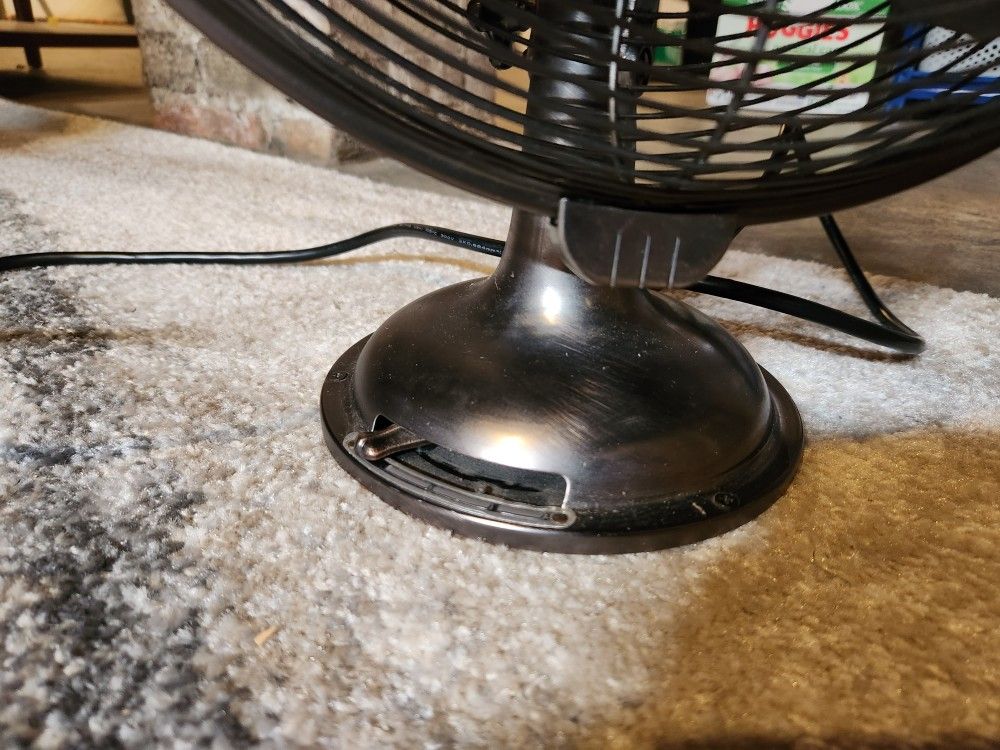 Hunter Fan Oscillating Table Fan - works! 14" diameter - photo 3