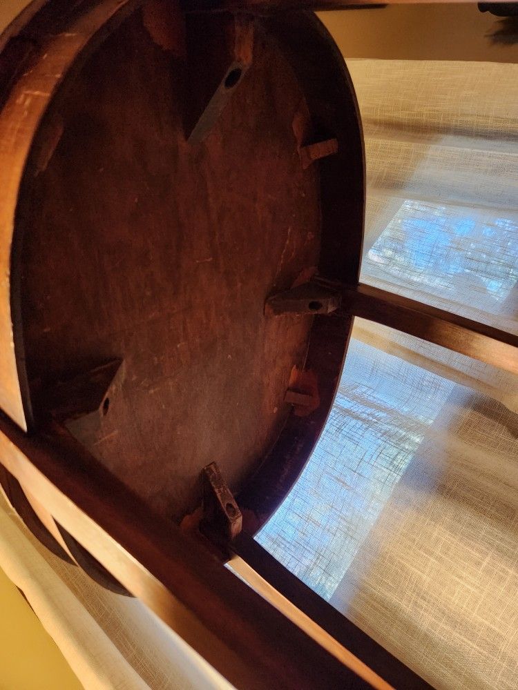 Vintage oval shaped wood table approx 17"W x 23.5"L x 26"H - photo 5