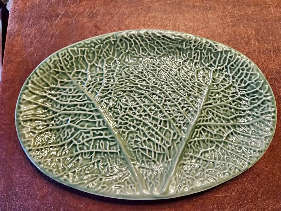 14.5" x 9.5" Ikea green Lettuce Leaf oval serving tray thumbnail