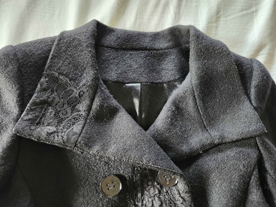 Women's Black Wool Overcoat With Lace Detail Size 4 - photo 2