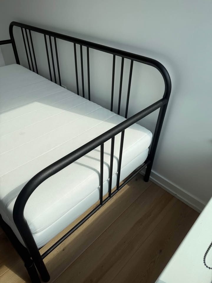 IKEA FYRESDAL Day Bed with 2 x Asvang Mattresses - photo 3