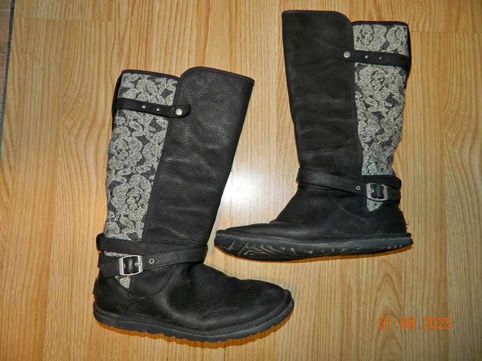 UGG TALL BOOTS LEATHER...size 8...VGUC-EUC