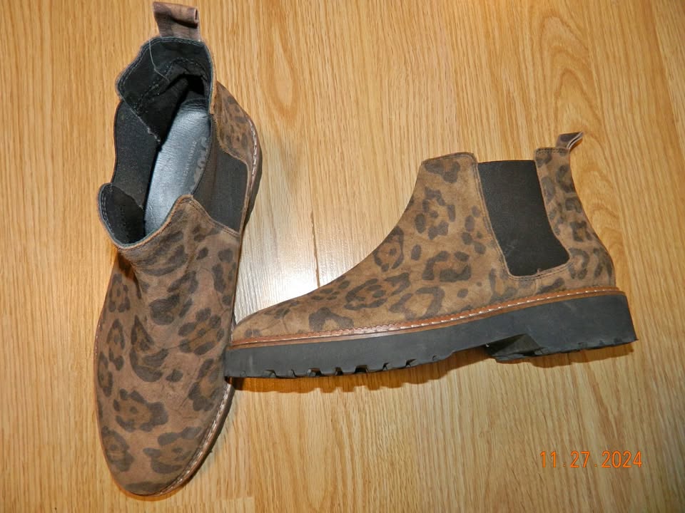 SIOUX ANKLE BOOTS...says size 7.5(maybe mens) as fits womens