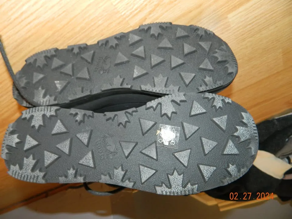 NWOT WOMENS ROOTS LEATHER AND SUEDE LACE UP BOOTS...SIZE 8.5 image indicator(4)