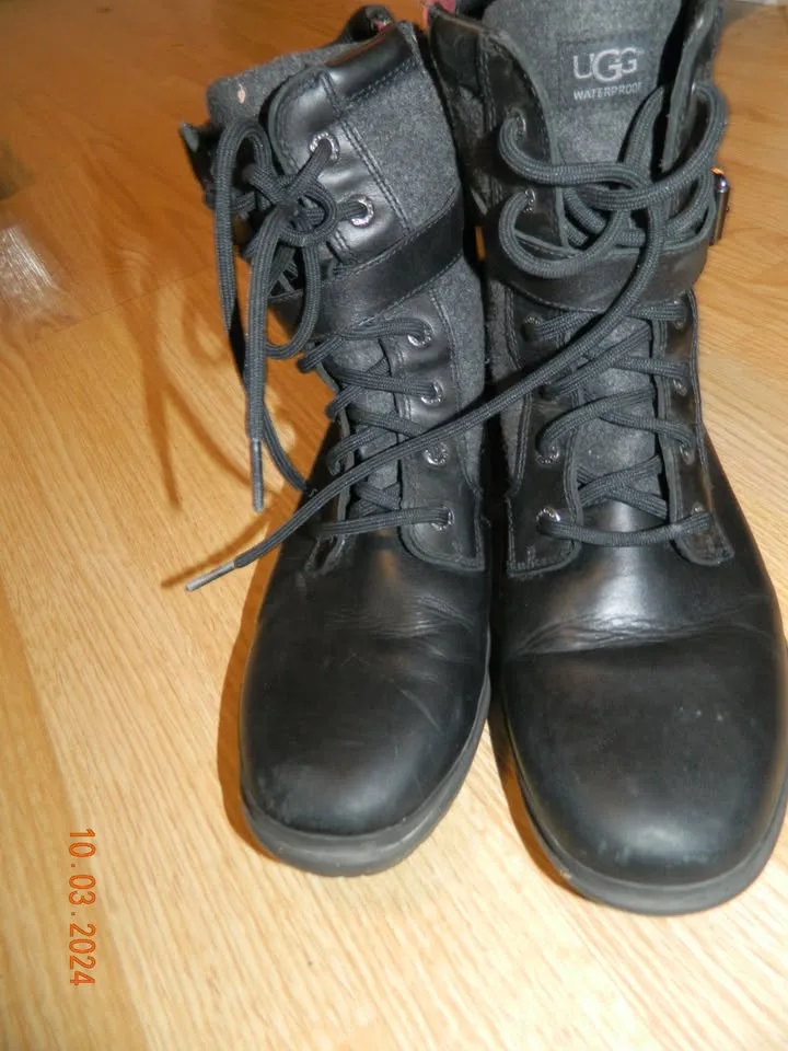 WOMENS UGG SIDE ZIP/LACE UP BOOTS...size 11..VGUC-EUC image indicator(5)