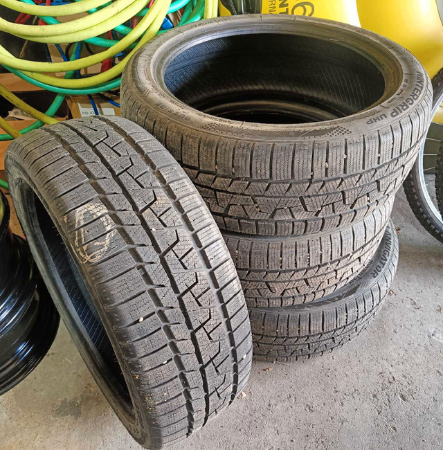LIKE NEW Winter tires x3