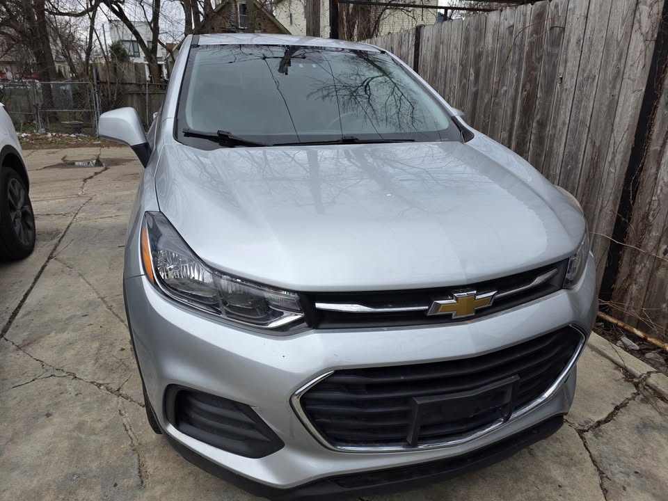 2020 Chevrolet trax ls - photo 2
